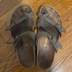 Birkenstock Mayari Sandal. Size 39 (EU) / Size 8-8.5 (US). Brown.